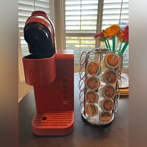 Keurig with pod holder and coffee pods if wanted